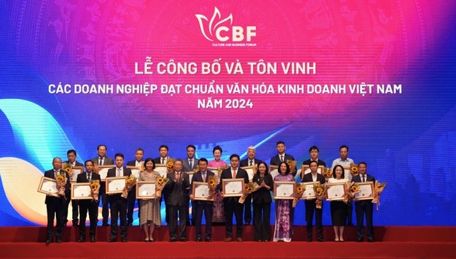 Agribank - Doanh nghiệp đạt chuẩn Văn hóa kinh doanh Việt Nam năm 2024 ảnh 2