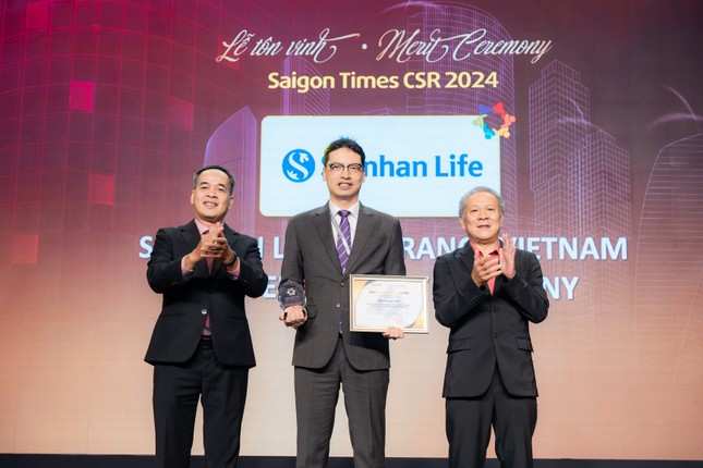 Shinhan Life Việt Nam đạt danh hiệu doanh nghiệp vì cộng đồng - Saigon Times CSR 2024 ảnh 1