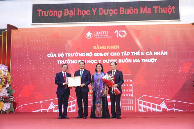 Kỷ niệm 10 năm thành lập Trường Đại học Y Dược Buôn Ma Thuột ảnh 1