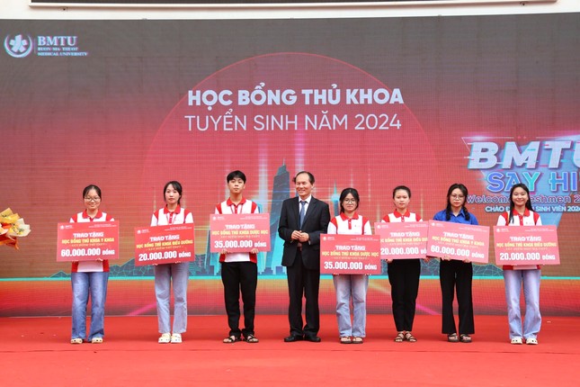 Kỷ niệm 10 năm thành lập Trường Đại học Y Dược Buôn Ma Thuột ảnh 2