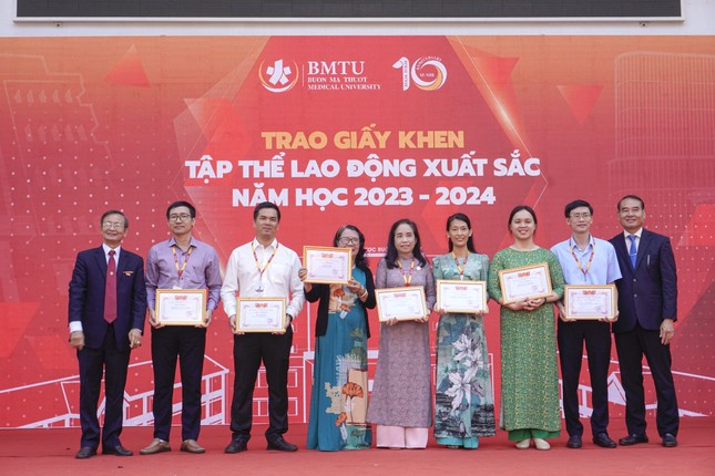 Kỷ niệm 10 năm thành lập Trường Đại học Y Dược Buôn Ma Thuột ảnh 3