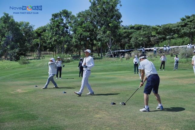 Sao Việt khuấy đảo giải Golf 'Hò Dô Swing Artist Golf Tournament' ảnh 2