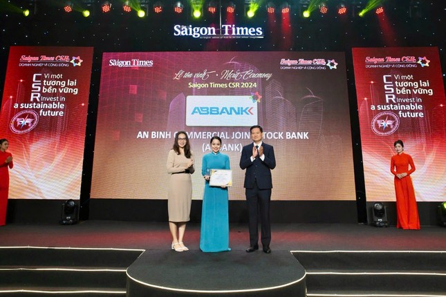 ABBANK được vinh danh 'Doanh nghiệp vì cộng đồng' ảnh 1