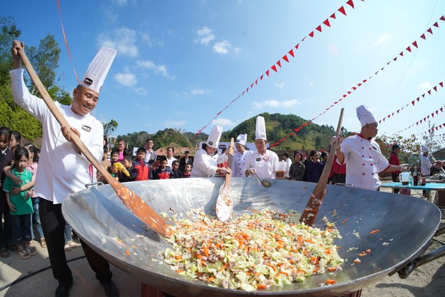 Bản Pe và CHIN-SU kỷ niệm ngày nhà giáo theo cách đặc biệt ảnh 4