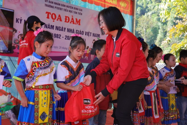 Bản Pe và CHIN-SU kỷ niệm ngày nhà giáo theo cách đặc biệt ảnh 8