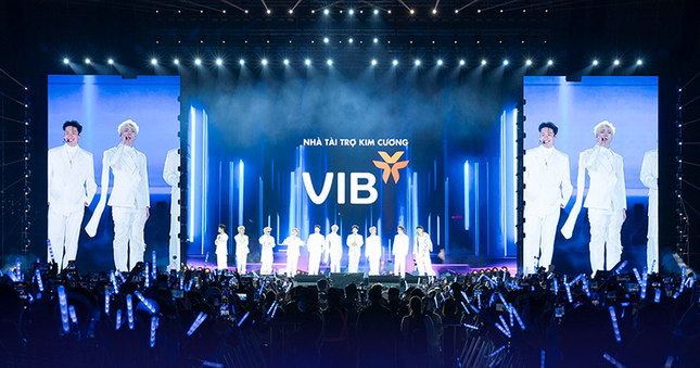 “VIB dẫn đầu xu thế thẻ” trở thành fanchant trong concert Anh Trai “Say Hi” ảnh 1