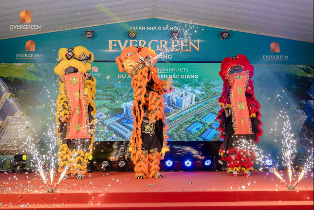 Evergreen khởi công cất nóc tòa CT2 ảnh 3