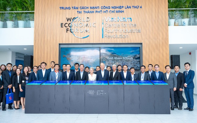 Thành tựu 2024: HUTECH khẳng định vị thế trung tâm chuyển giao khoa học công nghệ ảnh 1