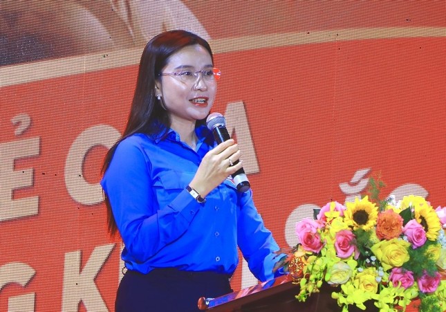 Khởi động ‘Tết sẻ chia - Năm Rồng khởi sắc’ tại Bình Dương ảnh 1