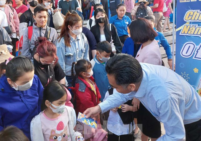 Thanh niên công nhân Bình Dương về quê đón Tết trên chuyến xe 0 đồng ảnh 2
