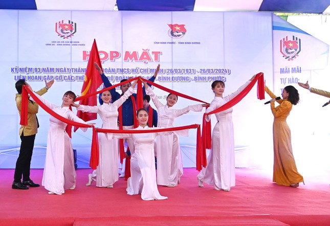Liên hoan gặp gỡ các thế hệ cán bộ Đoàn Sông Bé - Bình Dương - Bình Phước ảnh 1