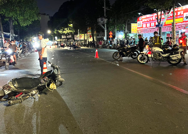 Va chạm xe máy khiến 5 người ở Bình Dương thương vong trong đêm ảnh 1