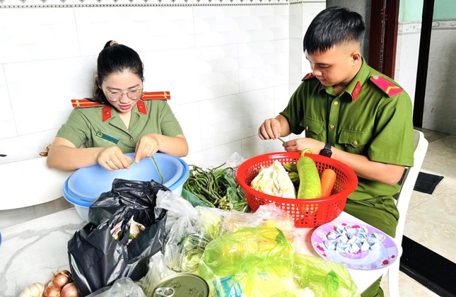 Tuổi trẻ Bình Dương cùng ăn, cùng ở, cùng làm tại gia đình chính sách ảnh 8