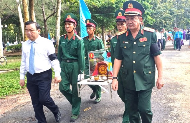 Truy điệu, an táng hài cốt liệt sĩ quân tình nguyện và chuyên gia hy sinh tại Campuchia ảnh 2