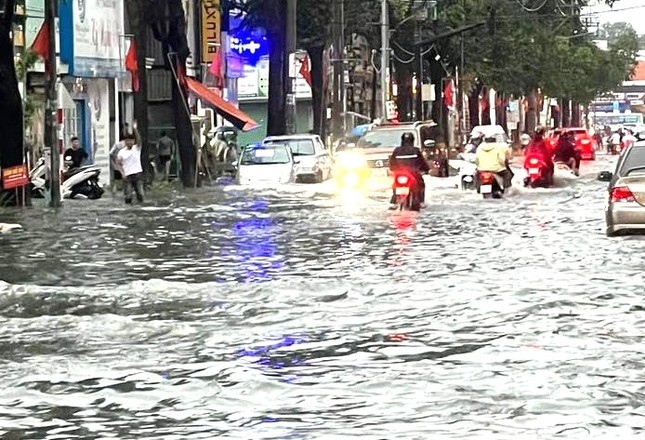 Sau mây xoắn khổng lồ, Bình Dương mưa liên tiếp, thời tiết diễn biến phức tạp ảnh 2