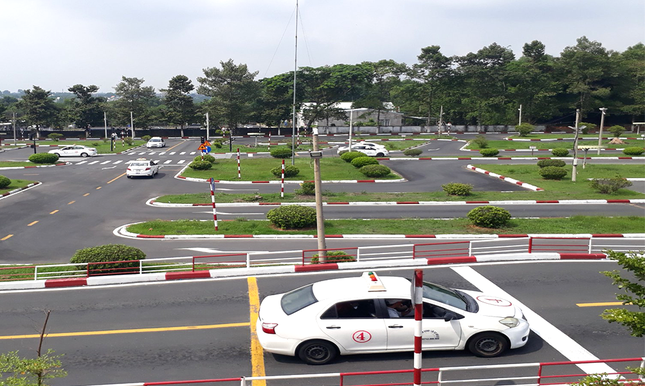 Hết phôi cấp bằng lái xe, Bình Dương 'cầu cứu' nhưng... không ai trả lời ảnh 1