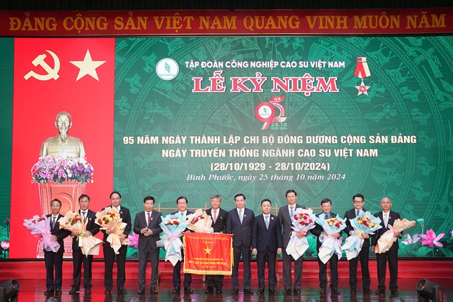 Kỷ niệm 95 năm Ngày thành lập Chi bộ Đông Dương Cộng sản Đảng và Ngày truyền thống ngành cao su Việt Nam ảnh 6