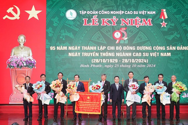 Kỷ niệm 95 năm Ngày thành lập Chi bộ Đông Dương Cộng sản Đảng và Ngày truyền thống ngành cao su Việt Nam ảnh 7