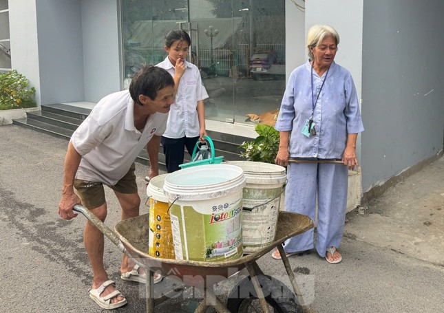 Cư dân sống thấp thỏm trong cao ốc không đảm bảo phòng cháy ảnh 4