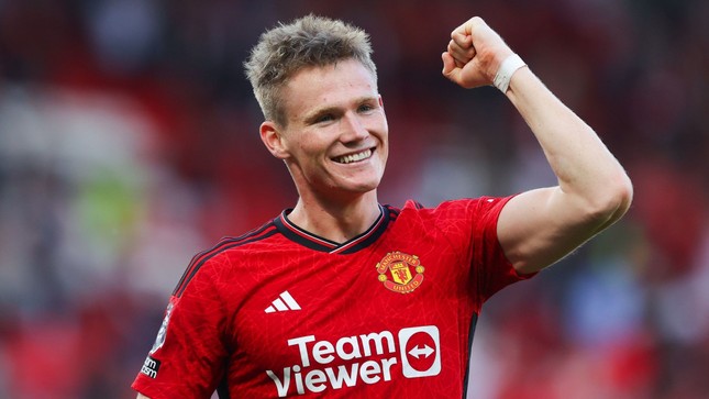 Huyền thoại Rio Ferdinand chỉ trích Man United vì đồng ý bán McTominay cho Napoli ảnh 1