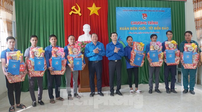 Bí thư Trung ương Đoàn thăm, chúc Tết người dân tại Đồng Tháp ảnh 5