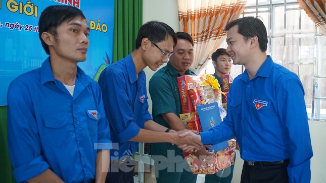 Bí thư Trung ương Đoàn thăm, chúc Tết người dân tại Đồng Tháp ảnh 3