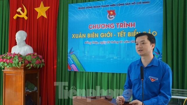 Bí thư Trung ương Đoàn thăm, chúc Tết người dân tại Đồng Tháp ảnh 4