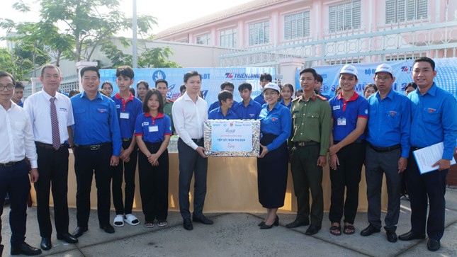 Bí thư Trung ương Đoàn động viên tình nguyện viên Tiếp sức mùa thi tại Hậu Giang ảnh 2