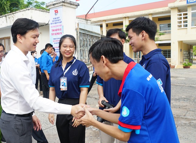 Bí thư Trung ương Đoàn động viên tình nguyện viên Tiếp sức mùa thi tại Hậu Giang ảnh 5