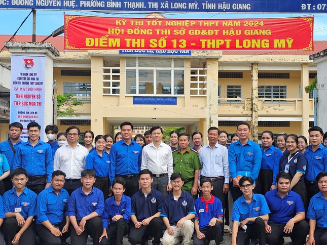 Bí thư Trung ương Đoàn động viên tình nguyện viên Tiếp sức mùa thi tại Hậu Giang ảnh 6