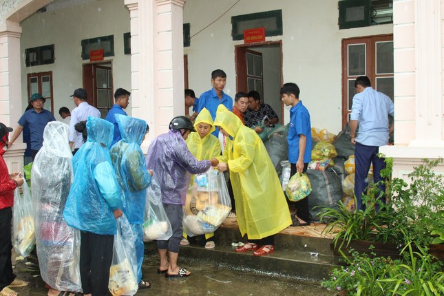 Thành Đoàn Cần Thơ tặng quà người dân bị ảnh hưởng bão lũ tại Sơn La ảnh 5