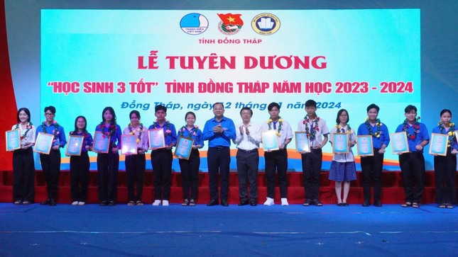 Đồng Tháp tuyên dương 92 học sinh, sinh viên và nhà giáo trẻ tiêu biểu ảnh 3