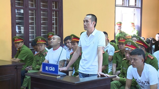 Chân dung Tuấn ‘thần đèn’ và Mạnh ‘gỗ’, hai trùm giang hồ xứ Thanh vừa bị công an bao vây nhà riêng ảnh 1