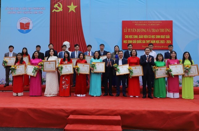 Thanh Hóa tuyên dương 84 học sinh đạt giải kỳ thi học sinh giỏi quốc gia ảnh 5