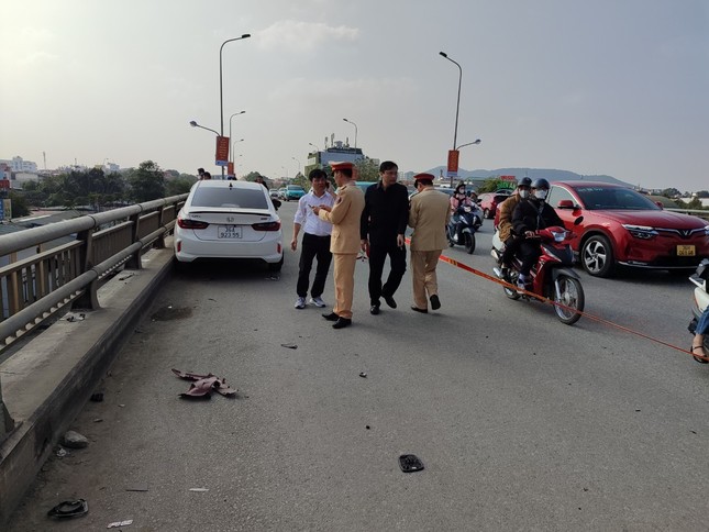Thanh Hóa: Va chạm với ôtô trên cầu, 2 cô gái tử vong tại chỗ ảnh 1
