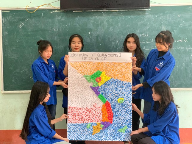 Học sinh xứ Thanh làm bản đồ Việt Nam bằng vật liệu tái chế ảnh 7
