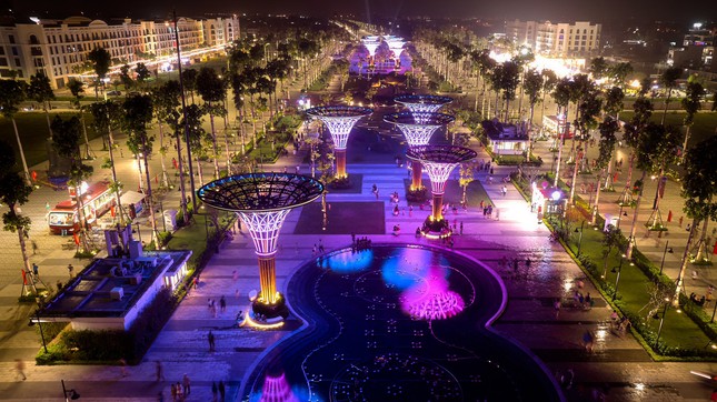 Pháo hoa rực rỡ 'khai tiệc' du lịch biển Sầm Sơn ảnh 7