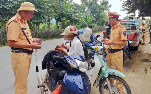 Hàng trăm phụ huynh bị xử phạt vì giao xe cho con chưa đủ tuổi điều khiển ở Thanh Hóa ảnh 2