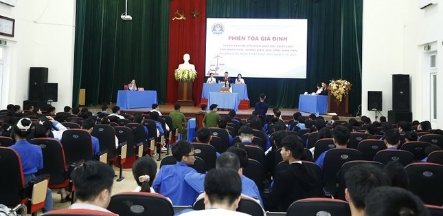 Phiên tòa giả định phòng chống bạo lực học đường cho học sinh, sinh viên ảnh 1