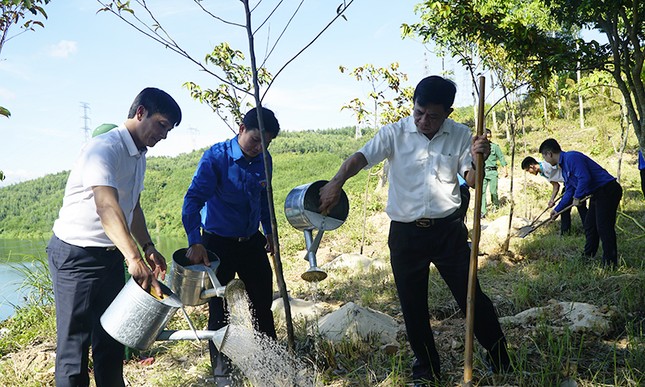 Trồng 6.300 cây xanh chống sạt lở, tạo cảnh quan tại các đền tưởng niệm liệt sĩ ở Quảng Bình ảnh 2