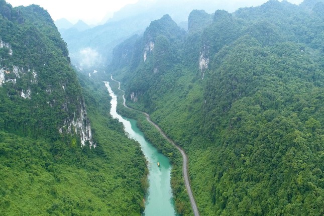 Phong Nha - Kẻ Bàng được công nhận Di sản thiên nhiên thế giới về địa chất địa mạo và đa dạng sinh học.