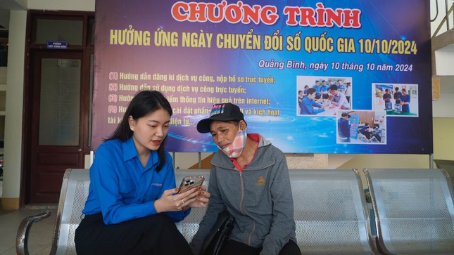 Tuổi trẻ Quảng Bình hỗ trợ thực hiện dịch vụ công trực tuyến; tuổi trẻ Đắk Lắk diễu hành hưởng ứng chuyển đổi số ảnh 2