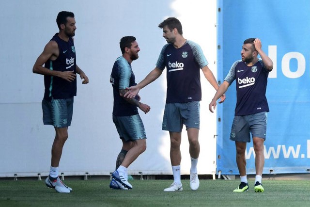 4 ngôi sao Barca trở lại tập luyện, sẵn sàng cho trận tranh Siêu cúp ảnh 1