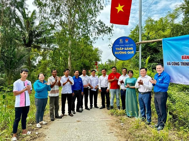Sóc Trăng bàn giao công trình Thắp sáng đường quê ảnh 1