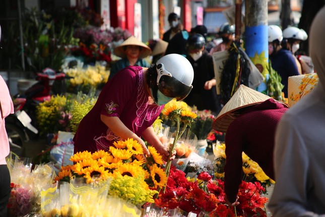 Vé xổ số 39 - 79 'cháy hàng' ngày vía Thần tài ảnh 6