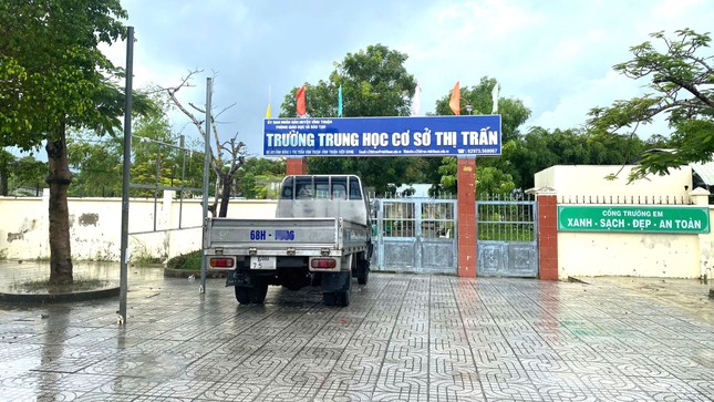 Hiệu trưởng tự ý chuyển trường trước năm học mới: “Tôi chưa biết làm lễ khai giảng ở đâu”- Ảnh 1.