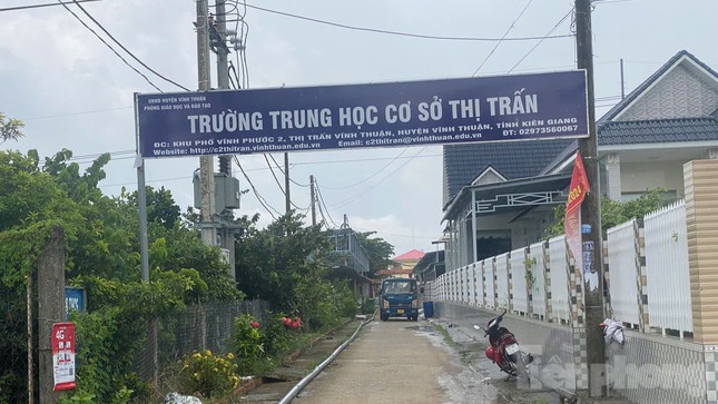 Hiệu trưởng tự ý chuyển trường trước năm học mới: “Tôi chưa biết làm lễ khai giảng ở đâu”- Ảnh 2.