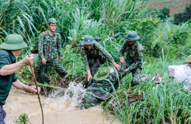 15 năm ấy cháu đi tìm các chú ảnh 2