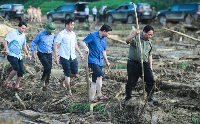 Thủ tướng bật khóc ở Làng Nủ ảnh 1