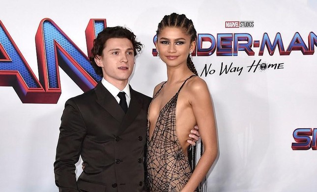 How did Zendaya's mother respond to the wedding rumors between Tom Holland and her daughter? photo 1